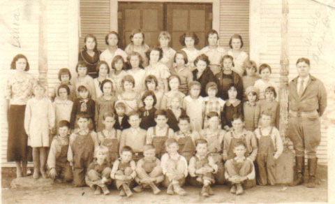 Photo of Doyle school children 1932-33